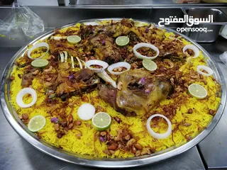  10 شيف يمني مقيم في السلطنه يبحث عن عمل  خبره 15سنه في الطبخ والاداره والتسويق