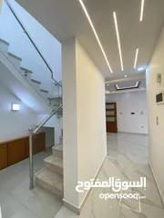  23 شقة فاخرة طابق اخير مع روف دوبلكس 200 متر وتراس 60 متر خلف الجامعة التطبيقية اطلالة دائمة بسعر مميز