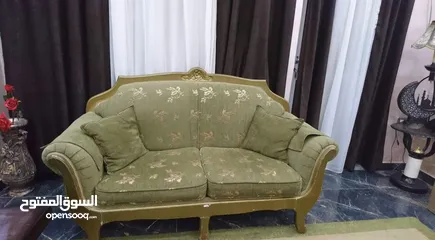  5 طقم كنب زان 7 مقاعد بحالة ممتازة و بوفيه 3 قطع خشب ثقيل للبيع المستعجل بسعر حرق