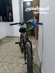 2 بسكليت جنط 22 جنزير فرك البسكليت بسم الله ماشاء الله بحالة جيدة جدا الموقع حي نزال قرب مسجد زينب
