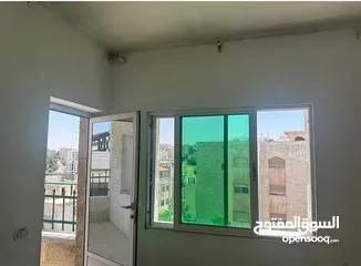  12 شقة فارغة للايجار في شارع الجامعة 240