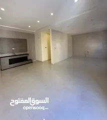  13 شبه ارضي مع ترس و مدخل  في الجبيهة قرب مسجد جبران بتشطيب فندقي مع تدفئة راكبة