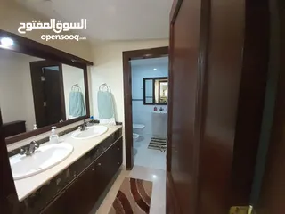  8 شقة طابقيه ( معلقه مستوى الشارع ) فارغة في دير غبار للبيع  ref : 14182
