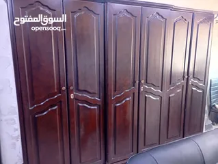  1 خزانة ملابس 6 ابواب خشب لاتيه بحال ممتازه جدا
