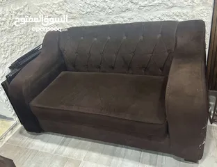  3 كنب بني طاولة بيضا للبيع الجاردنز