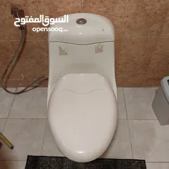  4 طقم حمام كامل مع مغاسل ورخام ومقعد فرنجي ومراي طقم حمام كامل مع مغاسل ورخام ومقعد فرنجي ومراي