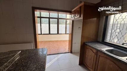  24 Well-Maintained Villa in Umm Al Summaq / فيلا بحالة ممتازة في أم السماق
