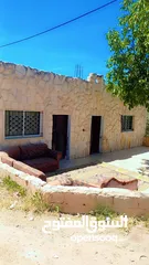 2 منزل مكون من طابقين ومنزل ف..... الخلف مع قطعه ارض بمقدار 3 دنمات...................................