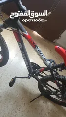  13 بسكليت (دراجه هوائيه) جنط 26 جبلي استعمال خفيف جدا مع هديه سكيت بورد صغير غير مستعمل ابدا