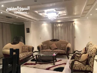  2 شقة مفروشة للايجار علي شاري حيوي جدا بجوار كارفور المعادي