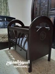  3 تخت بيبي خشب زان من عمر يوم لعمر اربع سنوات بحالة ممتازة للبيع