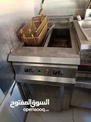  25 مطعم متنقل (FOOD TRUCK) مع كامل معداته للبيع