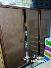  1 خزانة خشب وسرير مجوز حديد