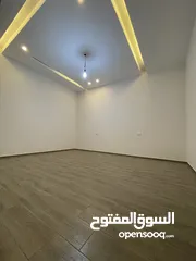  3 فيلا بناءً حديث للبيع