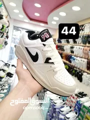  2 أبواط اصليه فيتناميه للبيع بأقل من سعر الجمله