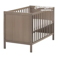  1 سرير خشب IKEA مع فرشة