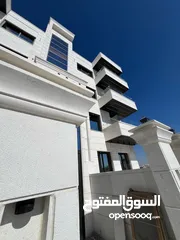  20 شقة ثالث مع روف مع ترس  بالاقساط بتشطيب فندقي في تلاع العلي