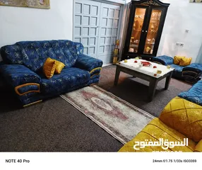  1 طقم كنب مستورد خشب سويد كامل نضيف جدا ضغط ممتاز مكون من سبعة مقاعد الطقم ثقيل ومريح لاصحاب الذوق
