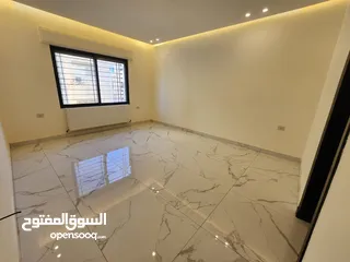  13 شقة أرضية دوبلكس فارغة للبيع في منطقة خلدا - REF: 14657