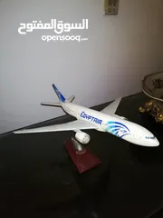 9 نموذج معدنى لطائرة لاحدي شركات الطيران العالمية ويصلح  لشركات السياحة وهواة التحف