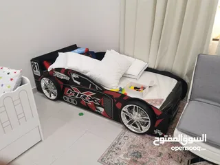  2 سرير على هيئة سيارة رياضة بحالة جيدة جدا bed for children act as sport car very good condition
