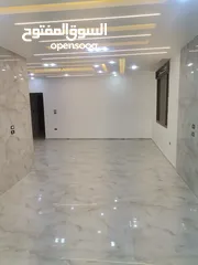  11 شقه طابق ارضي مدخل خاص وكراج خاص وساحه للبيع على شارع البترا شرق اربد مول قراند وكازيه الرجوب