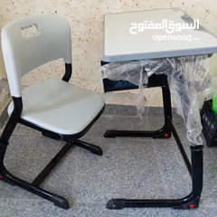  1 طاولة مع كرسي للدراسة