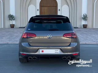  4 Volkswagen Golf R