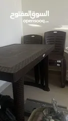  1 طاولة جديدة مع كراسي . Table with chairs طقم كامل ب 35 ريال فقط قابل للتفاوض