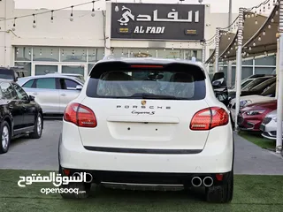  13 Porsche Cayenne 2011 GCC/ v8 / full option perfect condition