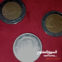  28 قطع نقدية قديمة تونسية وغير تونسية وساعة جيب ألمانية و مغارف سبولة ومفتاح قديم