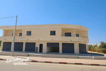  2 محلات تجارية للبيع شارع عمان اريحا موقع حيوي جدآ بجانب مدرسة علي بن ابي طالب وزارة الصحة والداخلية