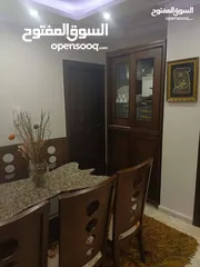  8 اثاث مستعمل بحالة الجديد حالته ممتازه.
