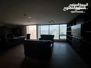  5 مكتب مميز وجاهز وذو اطلالة جذابة في منطقة حيوية