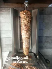 1 مطعم شاورما ودجاج وسناكات وحمص وفلافل وفول يعمل بشكل ممتاز للبيع مستعجل