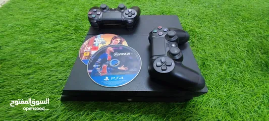  4 Ps4 good condition with 2 controllers , charger, 1 band new hdmi