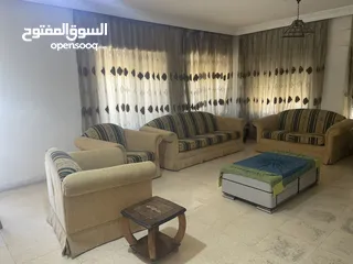  3 شقة واسعة للإيجار ذات اطلالة في شارع الجامعة