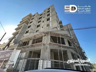  2 شقة سكنية عظم بمساحة واسعة طابق اول مع ترس بالقرب من وسط البلد مقابل مدرس بنات جنين الثانوية