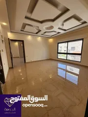  31 طابق اخير مع روف دوبلكس فاخر لم يسكن لقطه وبسعر مغري جداااا في اجمل مناطق الجاردنز قرب شارع المدينة