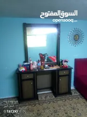  6 وغرفه نوم مجوز ما فيهاش اي خدش للبيع مستخدمه شهر والكنبايات معاها والخزانه غرفه نوم كامله مش ناقصها