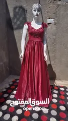 4 فستان مستخدم قليل