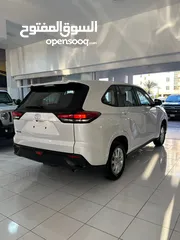  10 Toyota Innova 2.0L 2024