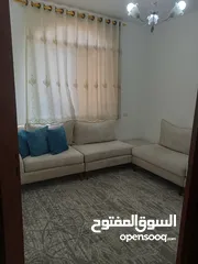  7 شقة سكنية للبيع في سحاب طابق ثاني مدخلين للشقة  قرب الجامع ابو بكر الصديق الحي الغربي