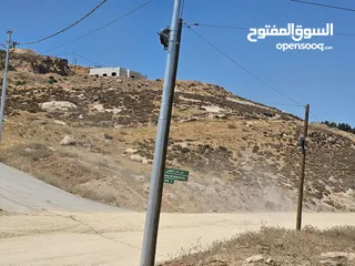  9 ارض في صافوط بالقرب من مدارس بناة الغد لها اطلالة وعلى شارعين بسعر مميز