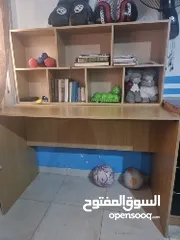  1 طاولة كمبيوتر للبيع