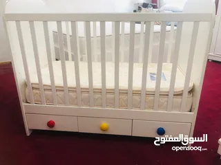  1 للبيع سرير اطفال مع المرتبة - مستعمل