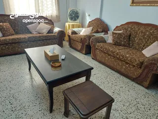  11 طقم سفرة  10 كراسي + طقم جلوس 7 مقاعد بحالة جيدة جدا + سجاد + طاولات جانبية