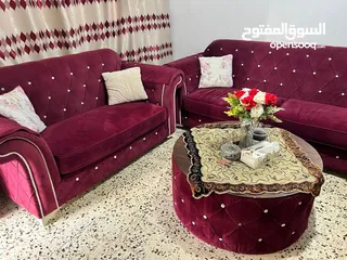  9 كورنر لون خمري نخب مع طاولة له