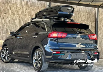  2 صندوق او بكس ظهر السيارة كيا نيرو وسيارات اخرى.               thule sweden roof box