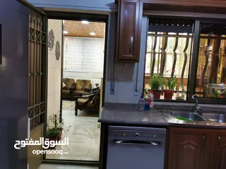  11 رقم 7* شقة مطله على عبدون قرب الشرطة النسائية 135م2  - ضاحية الياسمين